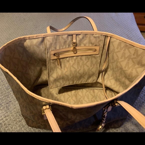 Michael Kors tote handbag- authentic - Picture 2 of 3